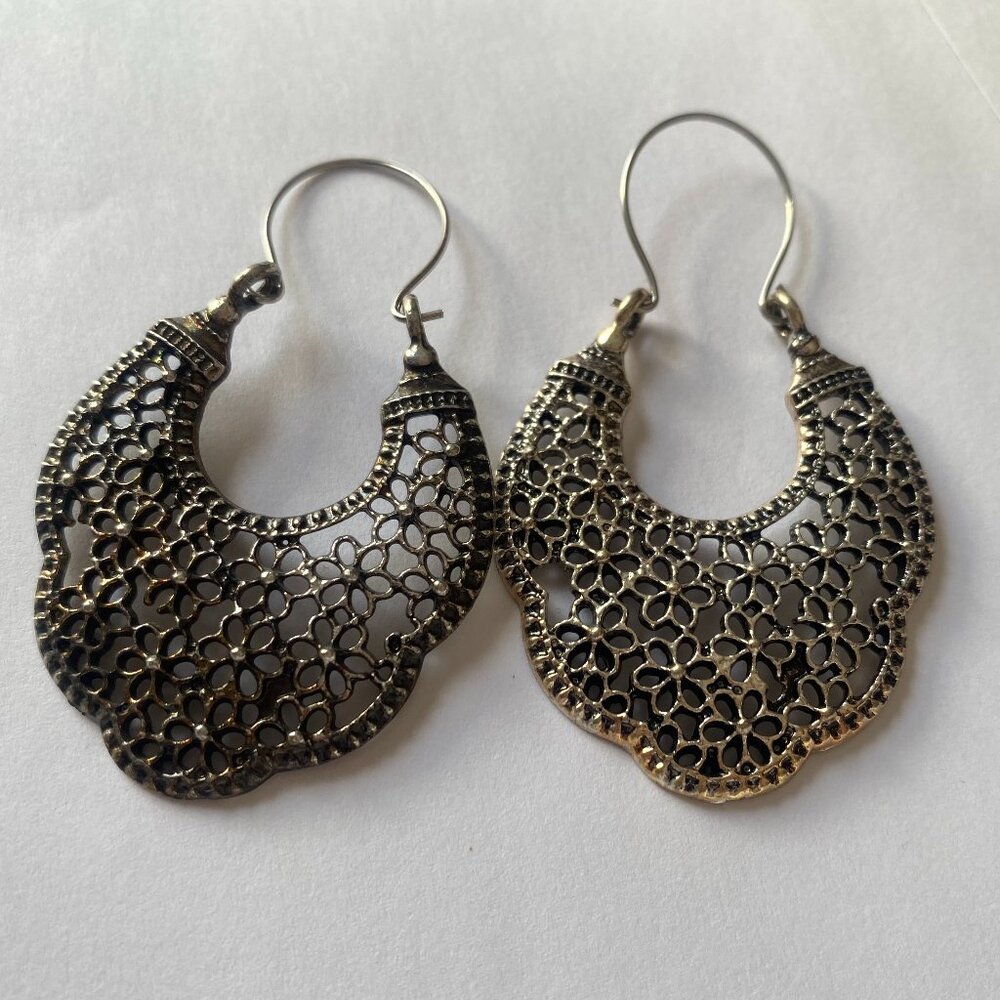 ANTHROPOLOGIE Bohemian Silver Moroccan trefoil Crescent Hoop Earrings - Picture 2 of 3